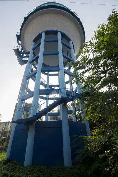 Kolkata 'da bir hugh su deposu ya da tank.