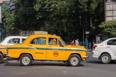 19 Kasım 2021, Kolkata, Batı Bengal, Hindistan: Seçici odaklı bir yol silindiri.