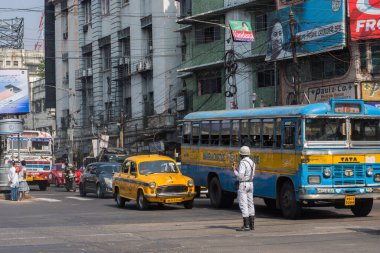 19 Kasım 2021, Kolkata, Batı Bengal, Hindistan: Seçici odaklı bir yol silindiri.
