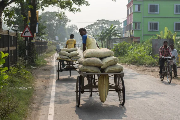 Diciembre 2021 Narendrapur Bengala Occidental India Rickshaw Ciclista Carretera Kolkata —  Fotos de Stock