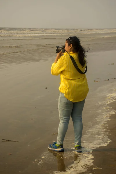 Young Female Traveler Taking Picture Sea Beach Selective Focus — Photo
