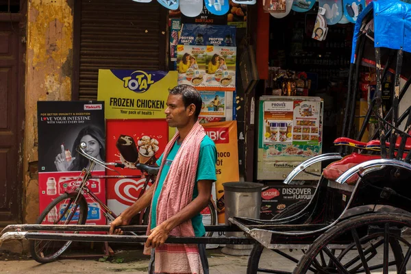 Września 2021 Kalkuta Zachodni Bengal Indie Rikszarz Ciągnący Swoją Tradycyjną — Zdjęcie stockowe