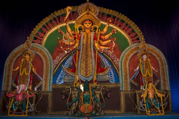 Kolkata 'da güzel Hindu tanrıçası Durga idolü.