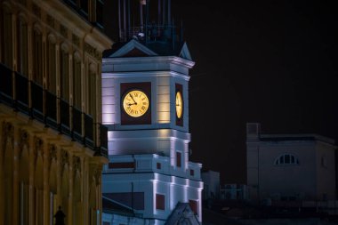 Madrid 'in Puerta del Sol Meydanı' nda üzümlerin yendiği saat.