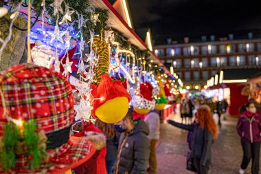 Madrid Belediye Başkanı Plaza 'daki Noel Pazarı' nın tezgahları.