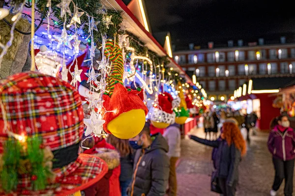 Kraampjes Van Kerstmarkt Plaza Mayor Van Stad Madrid Met Kerstverlichting — Stockfoto