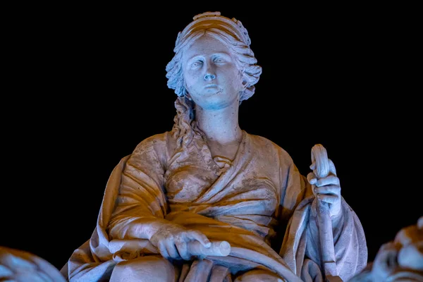 Estatua Diosa Cibeles Con Los Dos Leones Iluminación Navideña Durante — Foto de Stock