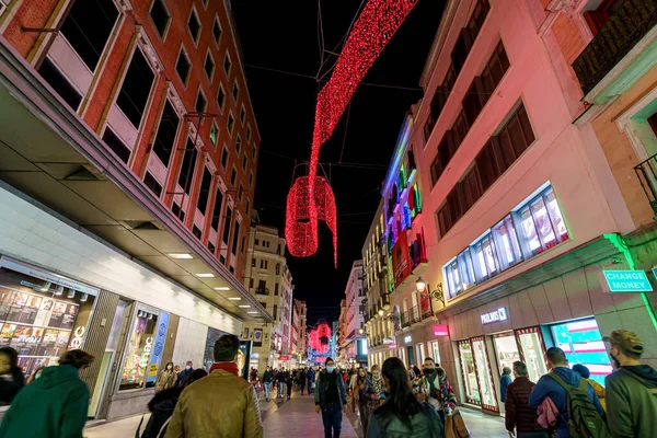 Comercial Concurrida Calle Preciados Ciudad Madrid Durante Navidad Con Iluminación —  Fotos de Stock