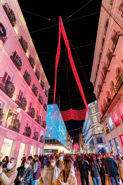 Commerciële Drukke Calle Preciados Stad Madrid Tijdens Kerstmis Met Kerstverlichting — Stockfoto