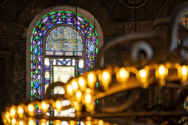 Türkiye 'nin İstanbul kentindeki Ayasofya Camii' nin Lambaları ve İçi