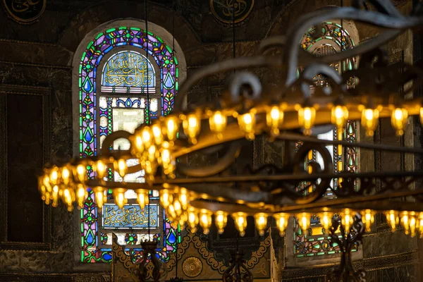 Lâmpadas Interior Mesquita Hagia Sophia Cidade Istambul Turquia — Fotografia de Stock