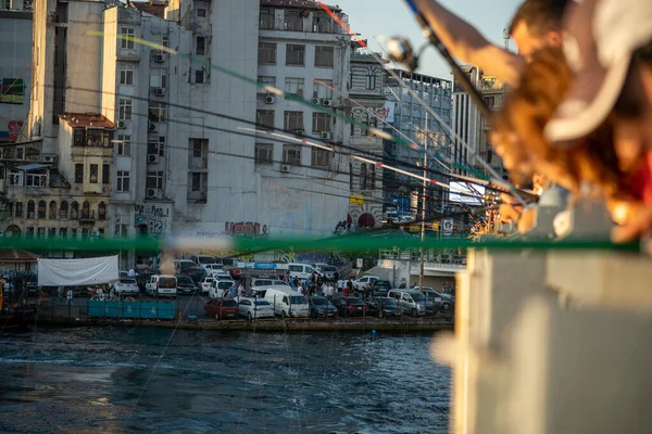 Pescadores Com Varas Pesca Ponte Galata Istambul Turquia — Fotografia de Stock
