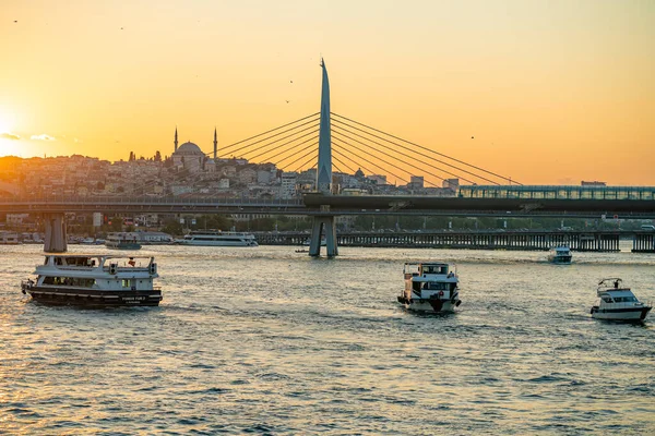 Vista Ponte Metrô Halic Cidade Istambul Sobre Rio Bósforo Durante — Fotografia de Stock