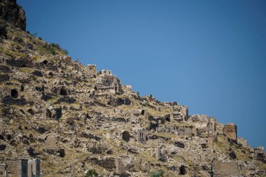 Türkiye 'nin Kapadokya bölgesinde dağın kayalarına evler oyuldu