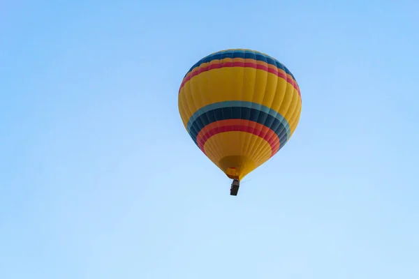 Colorful Balloon Flying Clear Blue Sky Sunset Sunny Day Cappadocia — Stok fotoğraf