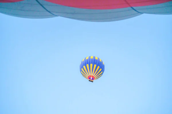 Balloons Burning Fuel Fly City Goreme Sightseeing Tourists Sunny Summer — стокове фото