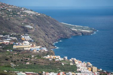 Güneşli ve açık bir yaz gününde Tenerife 'de Los Roques de Garcia