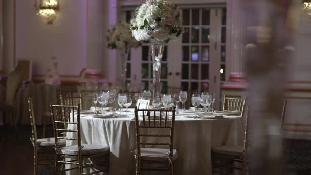 Beautiful wedding decor in restaurant — Stock Video