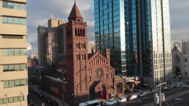 Gökyüzü görüntüsü. Philadelphia Piskoposluk Katedrali — Stok video