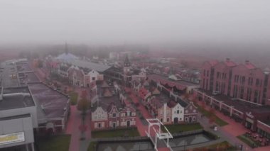 Areial view, 4k, Outlet Town Manufactura Kuzey Avrupa antik kentlerinin tarzında tasarlanmıştır.