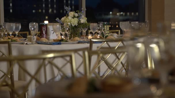 Svatební výzdoba stolu. Luxusní svatba — Stock video