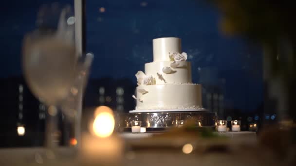 Düğün masası dekoru. Lüks düğün. — Stok video