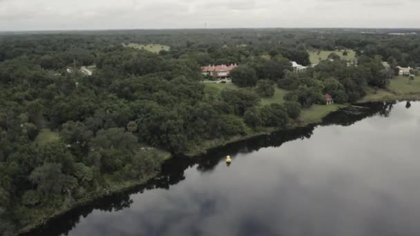 Vista aérea .Leez Priory, la hermosa mansión Tudor ubicada en Essex — Vídeo de stock