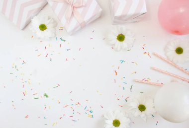 Parti geçmişi. Bekarlığa veda partisi için şölen aksesuarları. Kızlar için parti.