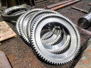 Makineyi inceledikten sonra dişliler fabrikadaki depoda..