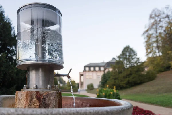 Halkın doğal şifa suyu, maden suyu ile kaplıca kasabası Luhacovice, Çek Cumhuriyeti