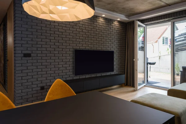 현대식 아파트 거실에 텔레비 — 스톡 사진