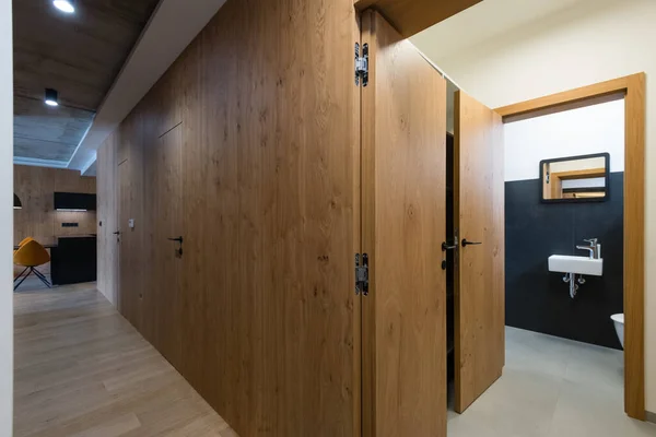 Hall Entrada Entre Cocina Baño Apartamento Moderno — Foto de Stock
