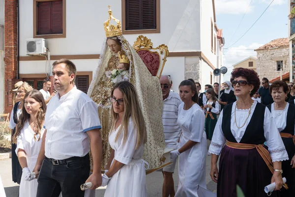 Kukljica Croácia Agosto 2021 Procissão Nossa Senhora Neve Kukljica Jovens — Fotografia de Stock