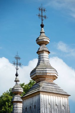 Slovakya 'nın Ladomirova köyündeki Aziz Michael Katolik ahşap kilisesi.