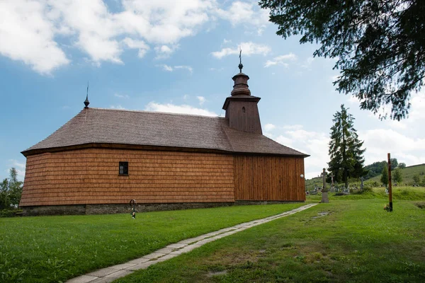 斯洛伐克克里夫村的圣卢卡斯希腊天主教木制教堂 福音派教徒 — 图库照片