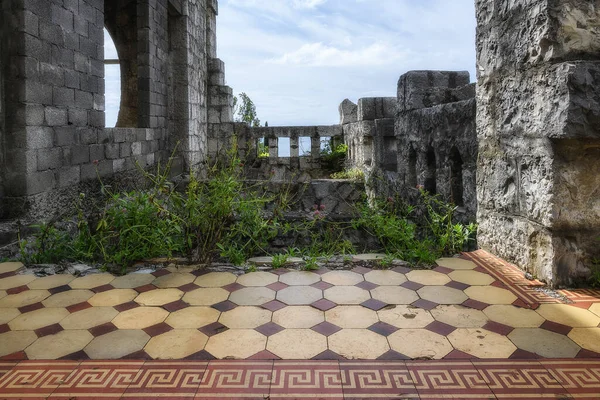 Εγκαταλελειμμένο Κάστρο Του Πρίγκιπα Του Όλντενμπουργκ Στη Γάγρα Αμπχαζία Καλοκαίρι Royalty Free Εικόνες Αρχείου