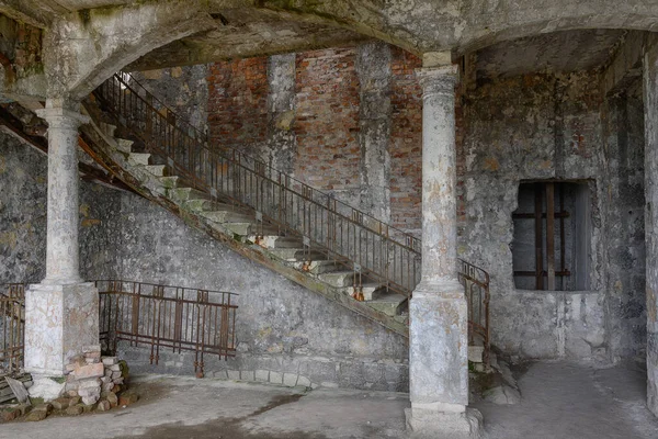 Εγκαταλελειμμένο Κάστρο Του Πρίγκιπα Του Όλντενμπουργκ Στη Γάγρα Αμπχαζία Περιστρεφόμενες Εικόνα Αρχείου