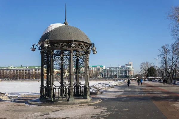 Plotinka Yekaterinburg Russia Winter Soloist Patterned Cast Rotunda Rounded Roof — Stock Photo, Image