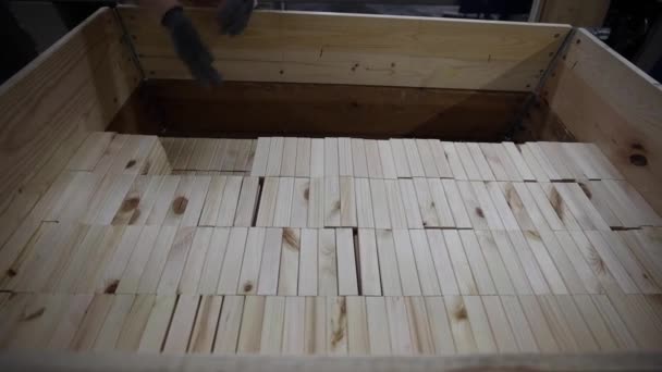 Mestre Madeira Está Trabalhar Fabricação Arranje Peças Madeira Mobília — Vídeo de Stock