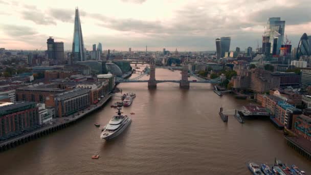 Flygfoto Över Tornbron Solnedgången Skyline Finansdistriktet City London Bakgrunden Förenade — Stockvideo