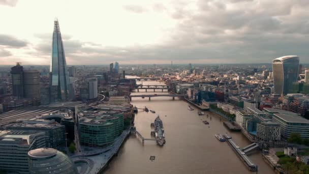 Вид Воздуха Лондонские Мосты Через Темзу Горизонт Великобритания Время Захода — стоковое видео