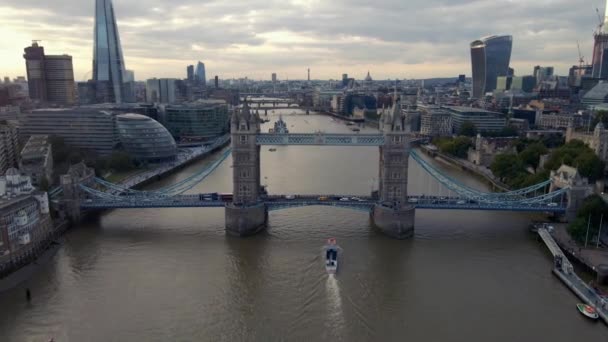 Vue Aérienne Rapprochée Tower Bridge Des Toits Londres Royaume Uni — Video