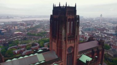 Liverpool Anglikan katedrali tarihi Kuzey Batı İngiltere tarihi insansız hava aracı videosu. 