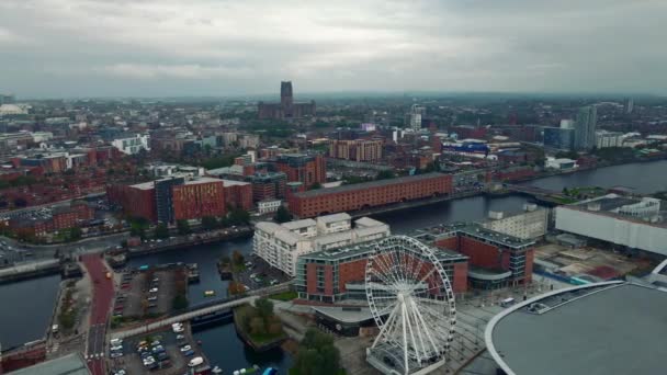 Pemandangan Drone Udara Liverpool Skyline Dan Sungai Mersey Waterfront Malam — Stok Video