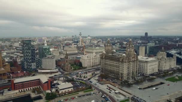 Flygdrönare Utsikt Över Liverpool Skyline Och Floden Mersey Waterfront Kvällen — Stockvideo