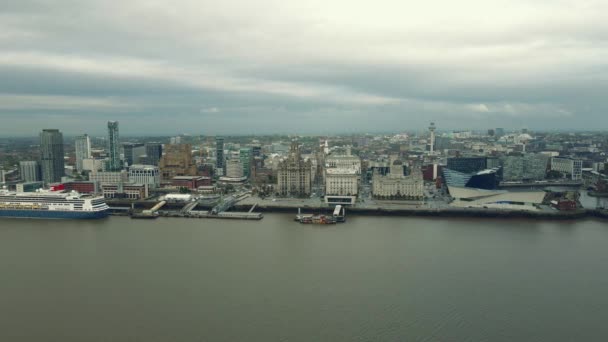Drohnenaufnahme Der Liverpool Skyline Und Des Mersey River Waterfront Abend — Stockvideo