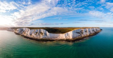 Dover 'ın Beyaz Uçurumları' nın güzel manzarası. Seven Sisters Ulusal Parkı, Doğu Sussex, İngiltere Güney Sahili.
