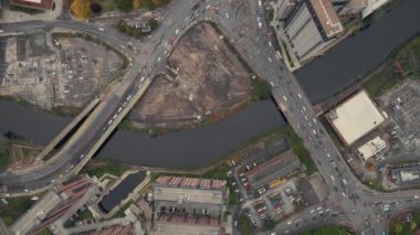 Güzel bulutlu bir günde Manchester şehrinin insansız hava aracı görüntüsü.. 