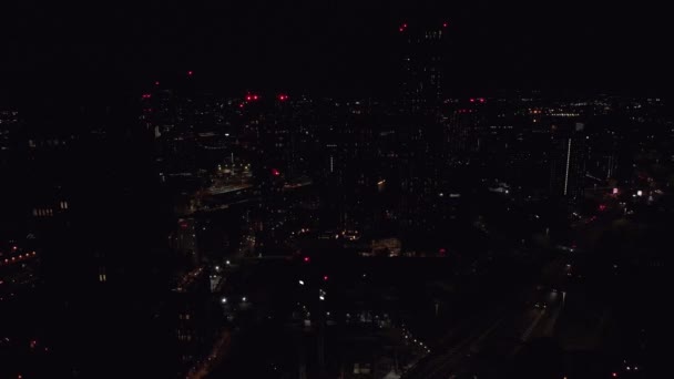 Manchester Ngiltere Nin Gece Hava Aracı Görüntüleri Gece Gökdelenleri Şehrin — Stok video