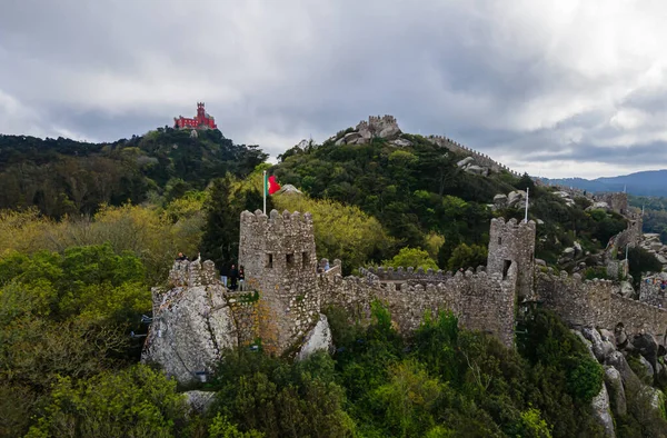 Zamek Maurów Lub Castelo Dos Mouros Jest Średniowiecznym Zamkiem Wzgórzu — Zdjęcie stockowe